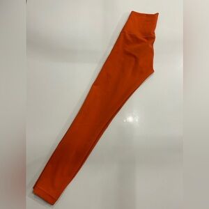 Lululemon legging - ships from calgary